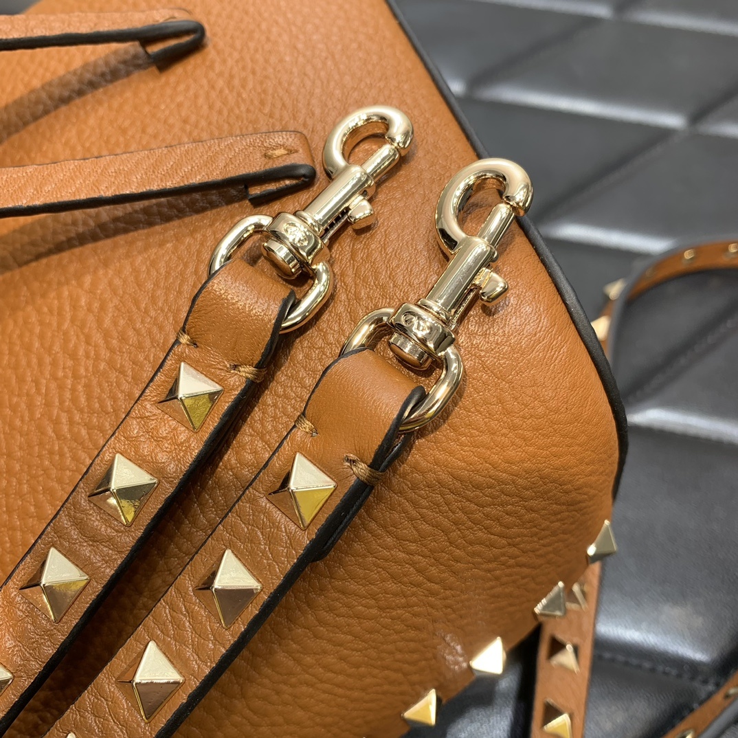 Valentino Garavani Rockstud Bucket Bag in Brown Grainy Calfskin